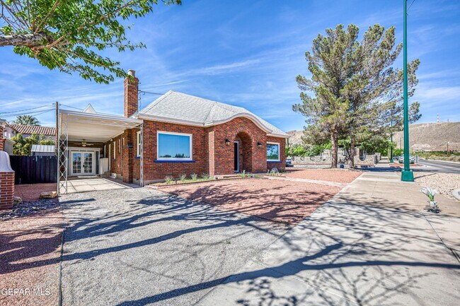 Building Photo - 715 E Robinson Ave