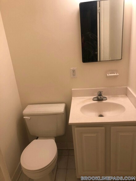 Building Photo - 175 Freeman St