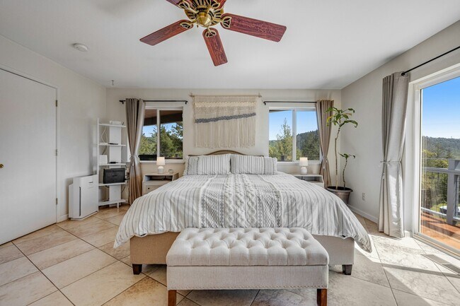 Building Photo - 323 Bodmer Ln