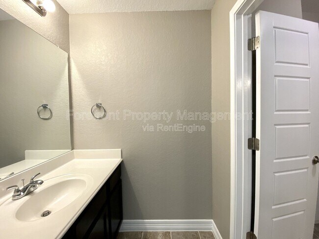 Building Photo - 1206 Ranch Falls