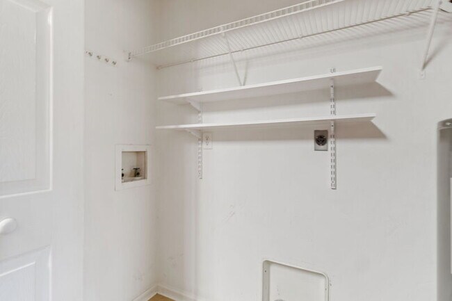 Building Photo - 1128 Grandy Ct