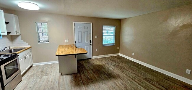 Building Photo - Titusville Apartment Including ALL Utilities!