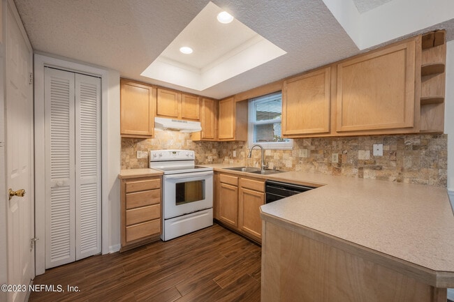 Building Photo - 597 Sturdivant Ave