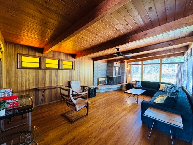 Building Photo - 5027 Campanile Dr