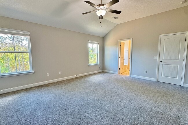 Building Photo - AVAILABLE EARLY DECEMBER (Small Pets Only)