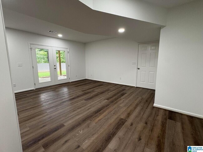 Building Photo - 112 Loyola Cir