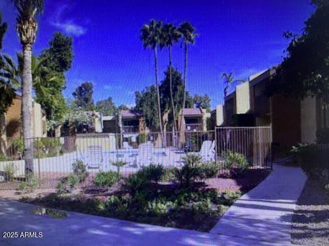 Building Photo - 2121 W Royal Palm Rd