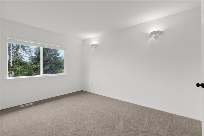 Building Photo - Beautiful & Freshly remodeled home in Fryelands Monroe