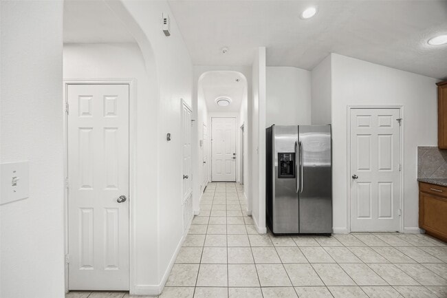 Building Photo - 5427 Stonegate Dr