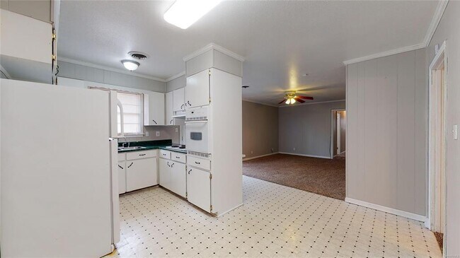 Building Photo - 3252 Cheltenham Dr