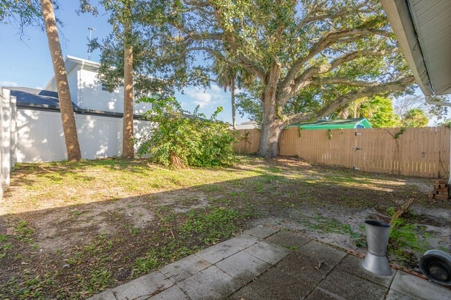 Building Photo - Charming 3-Bedroom Home Just 3 Blocks from...