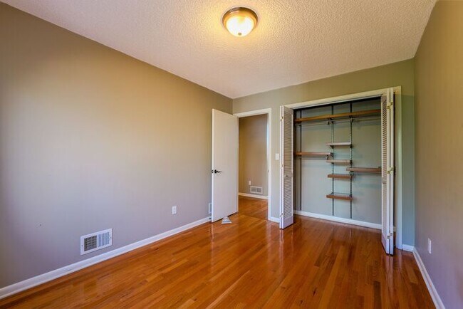 Building Photo - 4518 Club House Dr