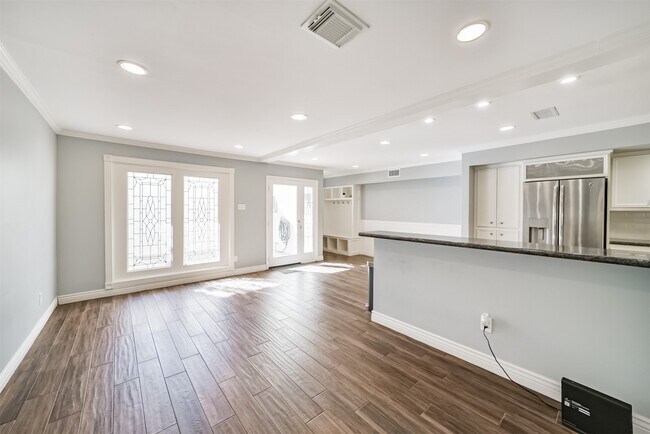 Building Photo - 4521 Acacia St