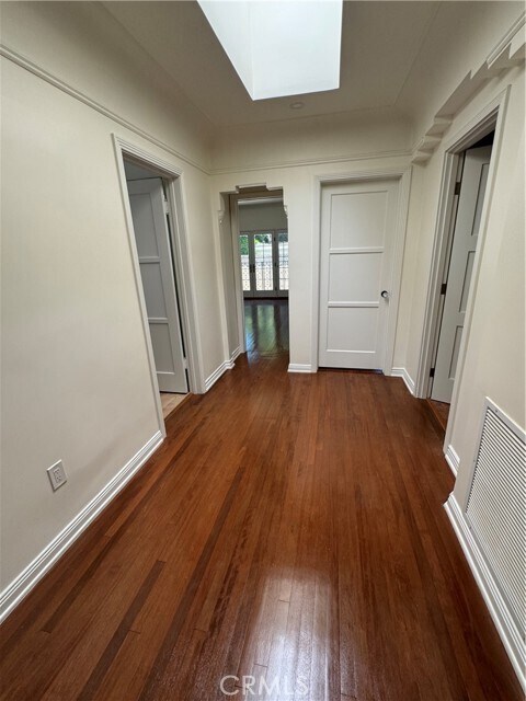 Building Photo - 144 S La Peer Dr