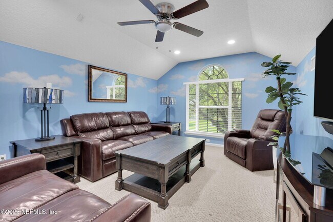 Building Photo - 526 Oakmont Dr