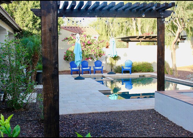 Building Photo - 20892 W Eastview Way