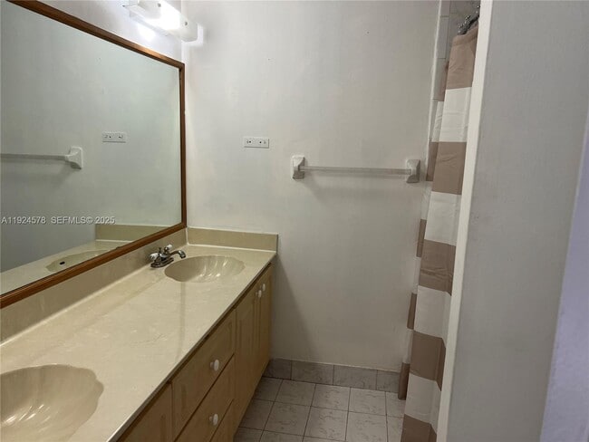 Building Photo - 6640 W 24th Ct