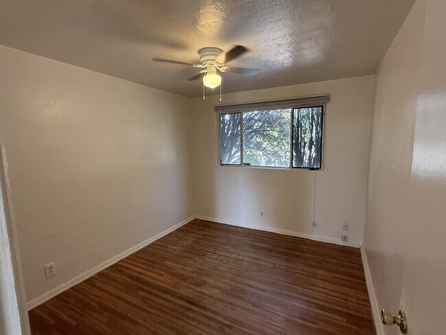 Building Photo - 3213 San Pedro Dr NE
