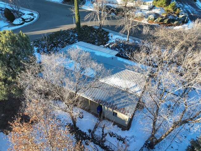 Building Photo - 2 bed, 2 bath Home in Prescott!