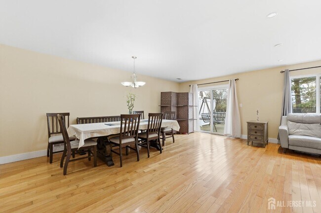 Building Photo - 10 Coventry Ct