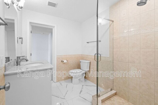 Building Photo - 244 Greymon Dr