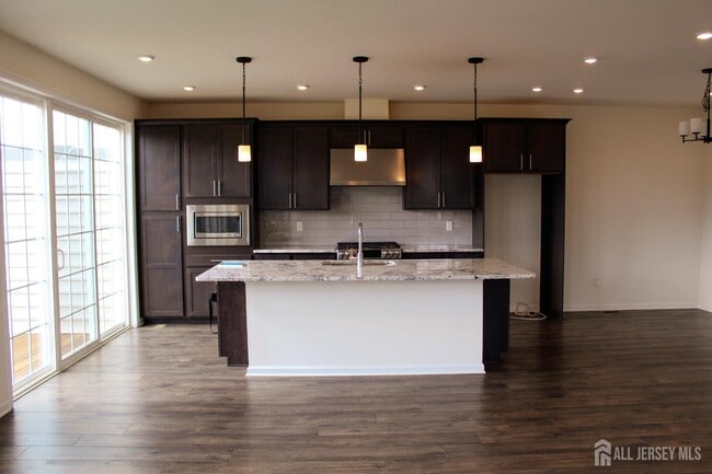 Building Photo - 601 Charleston Dr