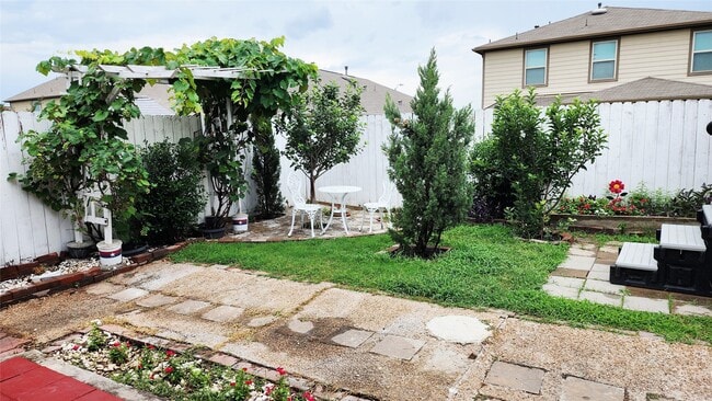 Building Photo - 2606 Oakwood Blf Trl