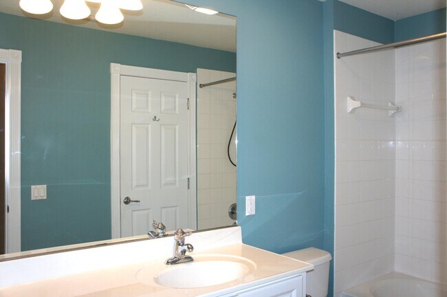 Building Photo - 1056 Pinewood Lake Ct