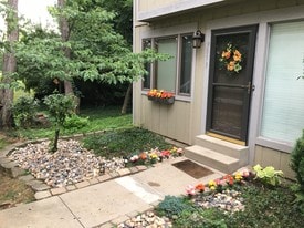 Building Photo - 9833 Timbers Dr