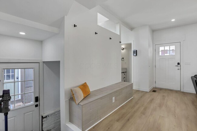 Building Photo - 1466 Hamlet St