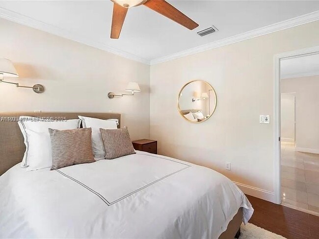 Building Photo - 5371 N Bay Rd