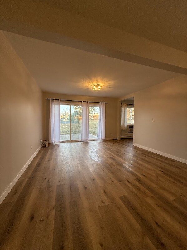 Building Photo - 10365 Dearlove Rd