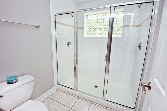 Building Photo - 6740 Spirit Lake Dr