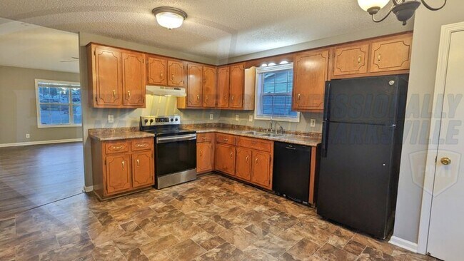 Building Photo - 1352 Chucker Dr