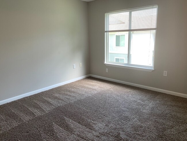 Building Photo - UTILITIES INCLUDED! 4 Bedroom | 4 Bath Con...
