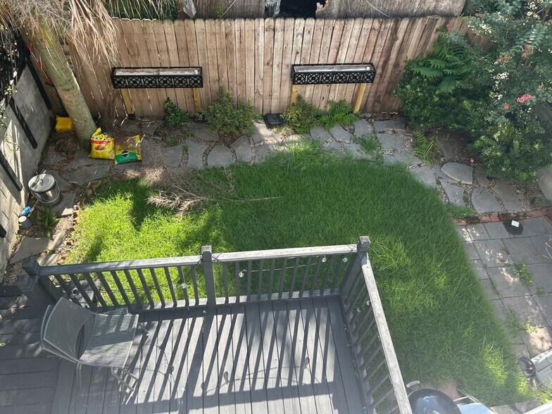 Building Photo - 13 Elizabeth St