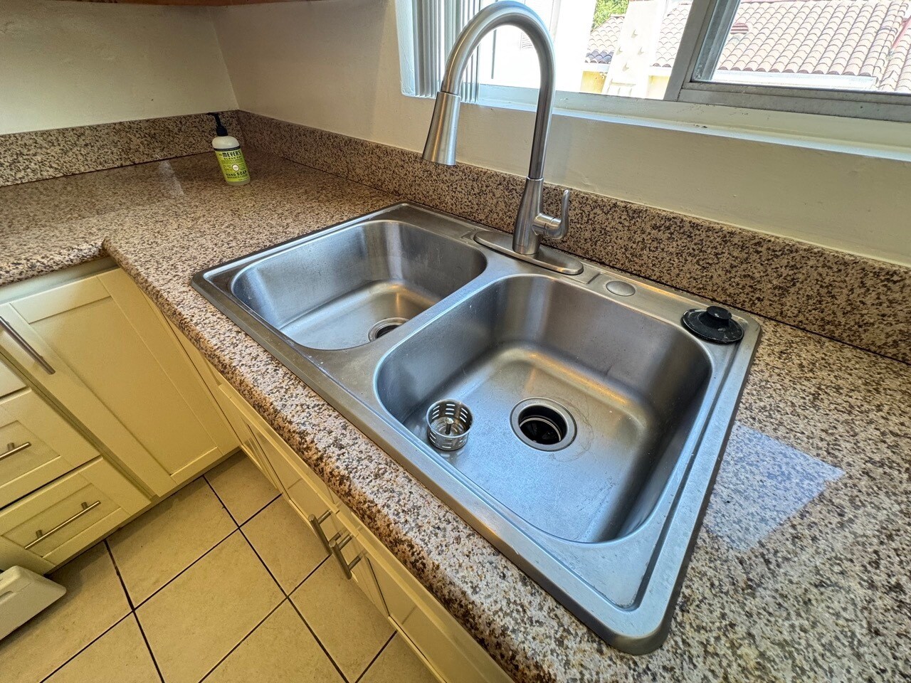 Building Photo - 1152 Ruberta Ave