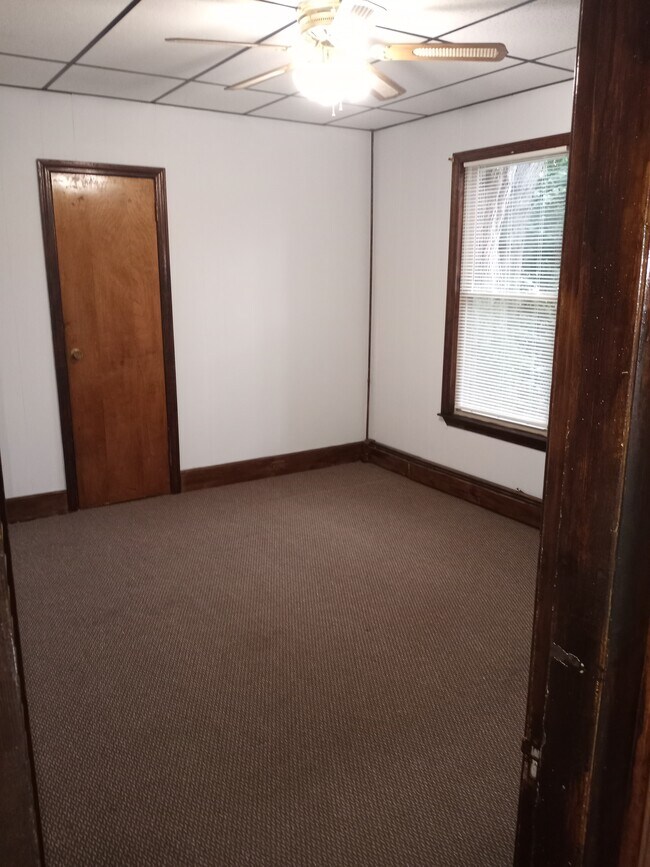 Building Photo - 105 Illsley St