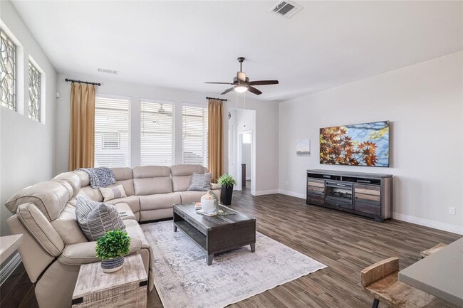 Building Photo - 505 Saturnia Dr
