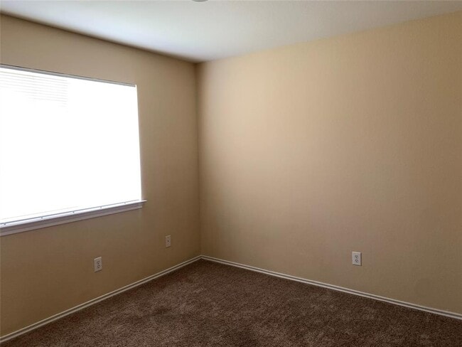 Building Photo - 2338 Green Meadows Ln