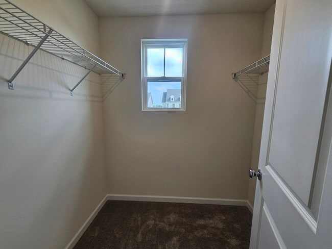 Building Photo - 5954 Hawkweed Dr