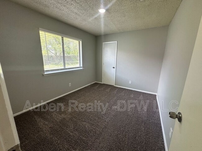 Building Photo - 1021 Vera Ct