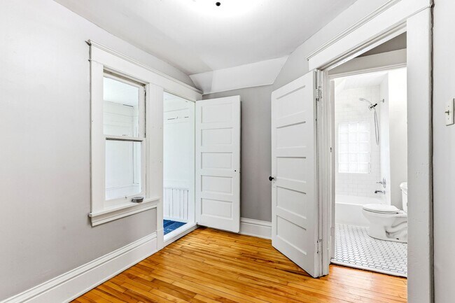 Building Photo - 884 Iglehart Ave