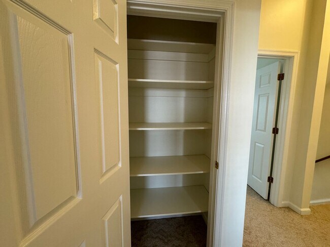 Building Photo - Immaculate Stonewall Heights Townhome!