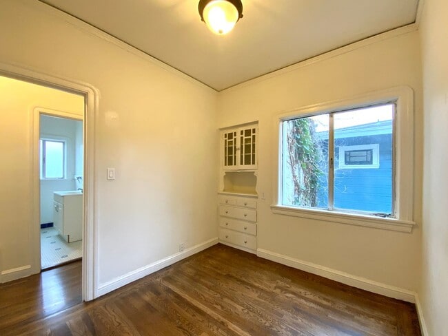 Building Photo - Spacious 1BR w/ Bonus Room! Laundry On Site! PRIVATE GARAGE PARKING!