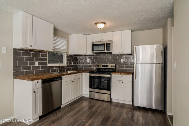 Building Photo - 8407 Archwood Ct