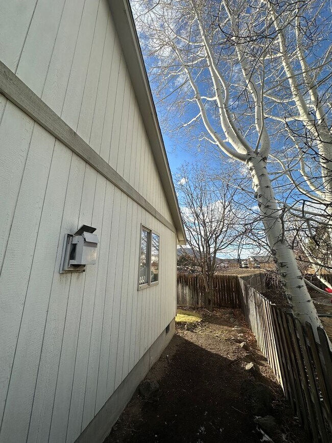 Building Photo - 1297 NE Dawson Dr