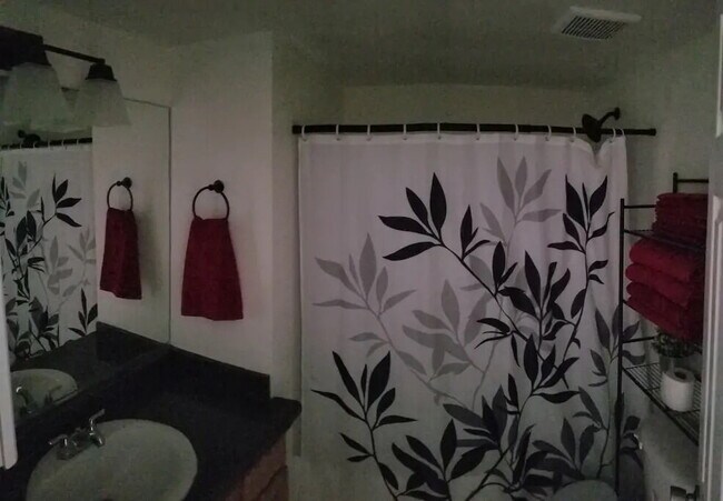 Building Photo - FULLY FURNISHED RESORT STYLE LIVING WITH MOUNTAIN VIEWS MOVE IN TODAY