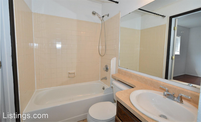 Building Photo - 3 br, 1 bath House - 8195 Freemantle Dr