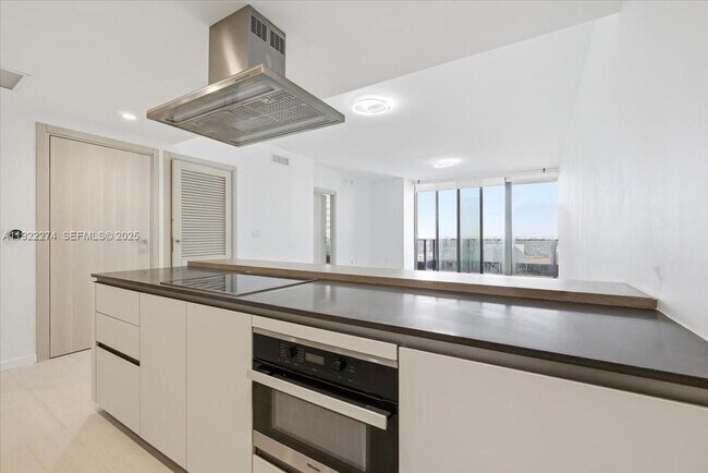 Building Photo - 1000 Brickell Plaza